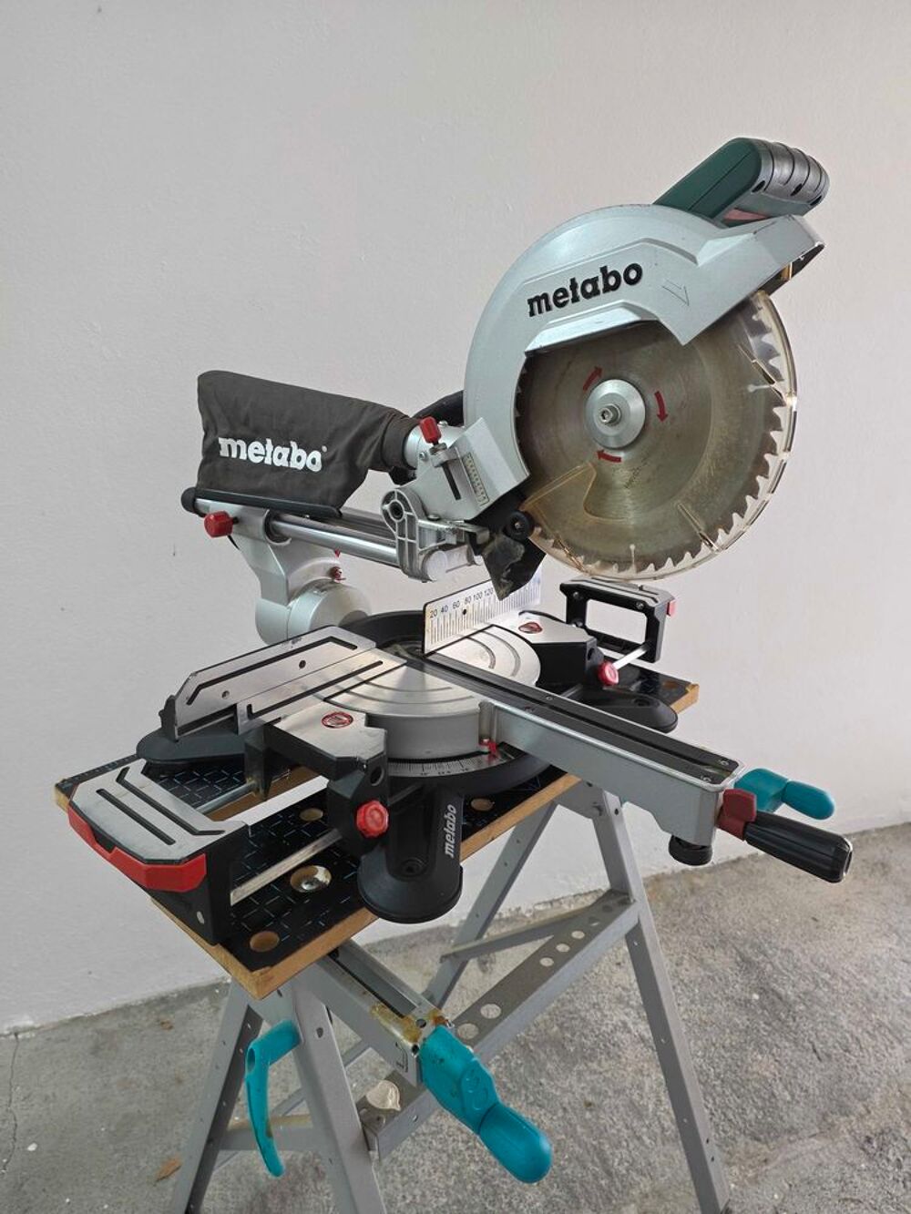 Scie &agrave; onglets Metabo 254 mm Bricolage