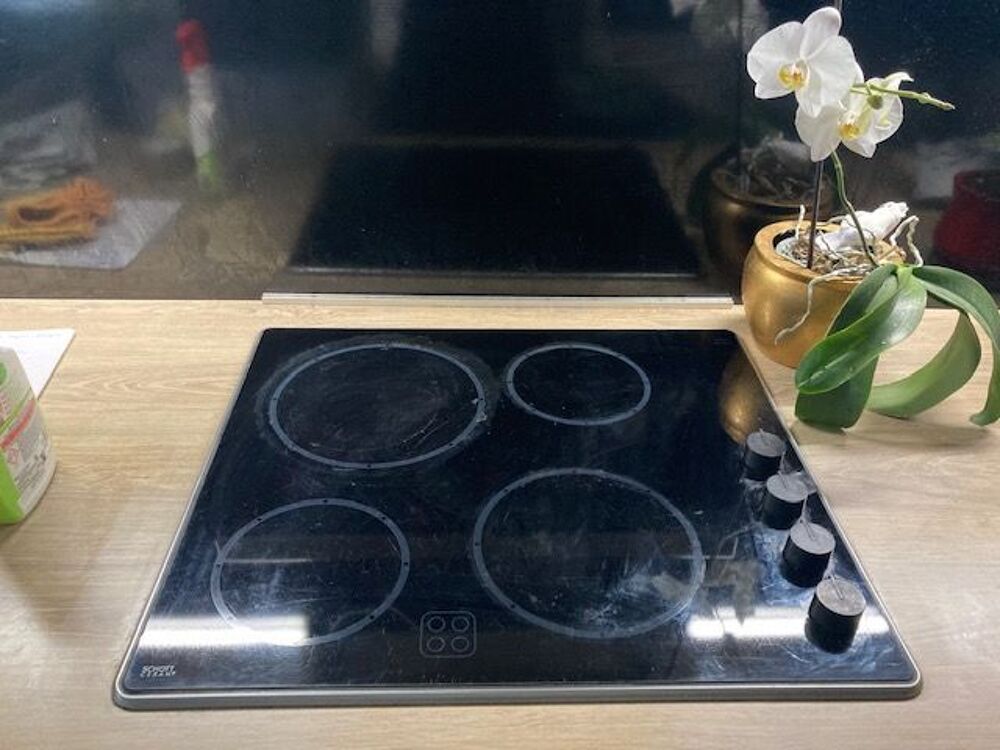 Plaque de cuisson 4 feux Whirlpool -40€ -BON ETAT
Electroménager