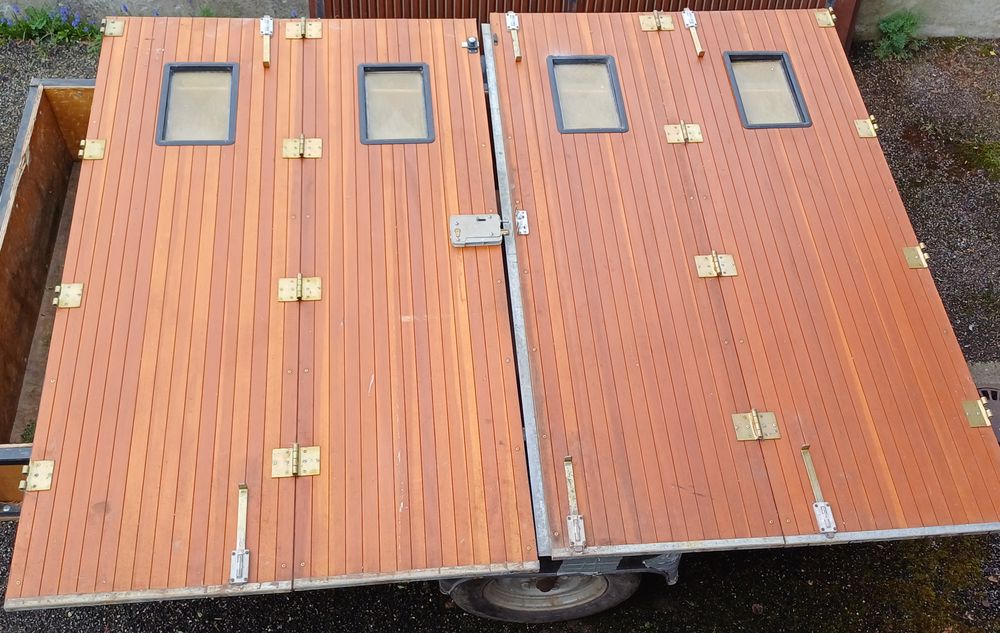Portes de garage. Bricolage