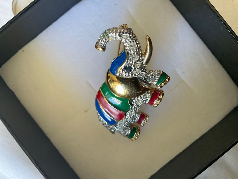 Tr&egrave;s belle broche strawoski. Ann&eacute;e 1975 Bijoux et montres