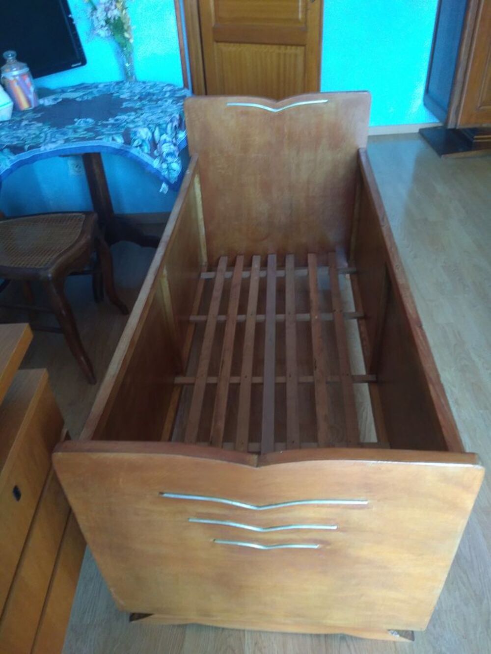 lit b&eacute;b&eacute; ancien en bois Mobilier enfants