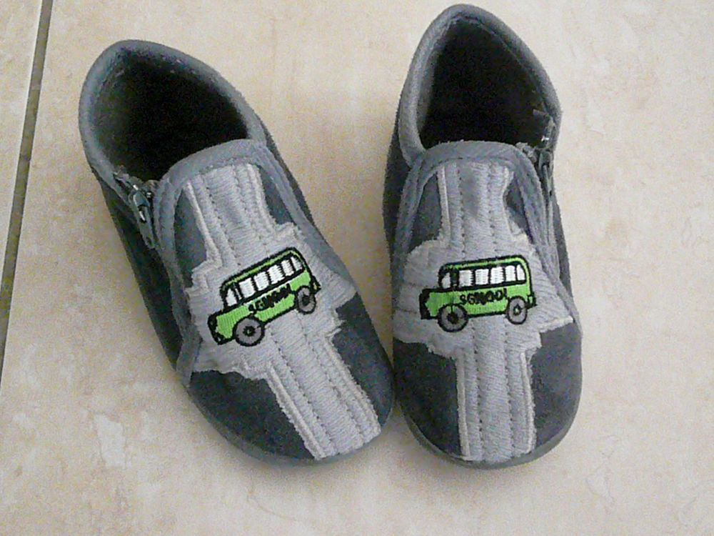 Chaussons gris - Pointure 24 Chaussures enfants