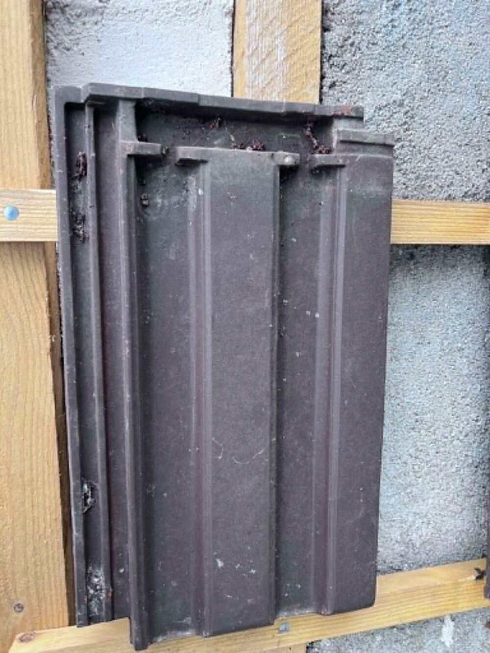 Recherche tuiles de toiture PU 17 marrons ref Pargny U02 Bricolage