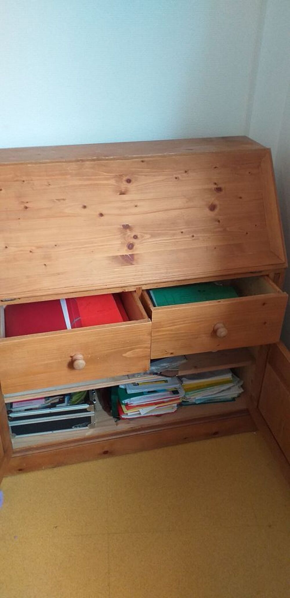 secr&eacute;taire et chaise en tr&egrave;s bon &eacute;tat Meubles