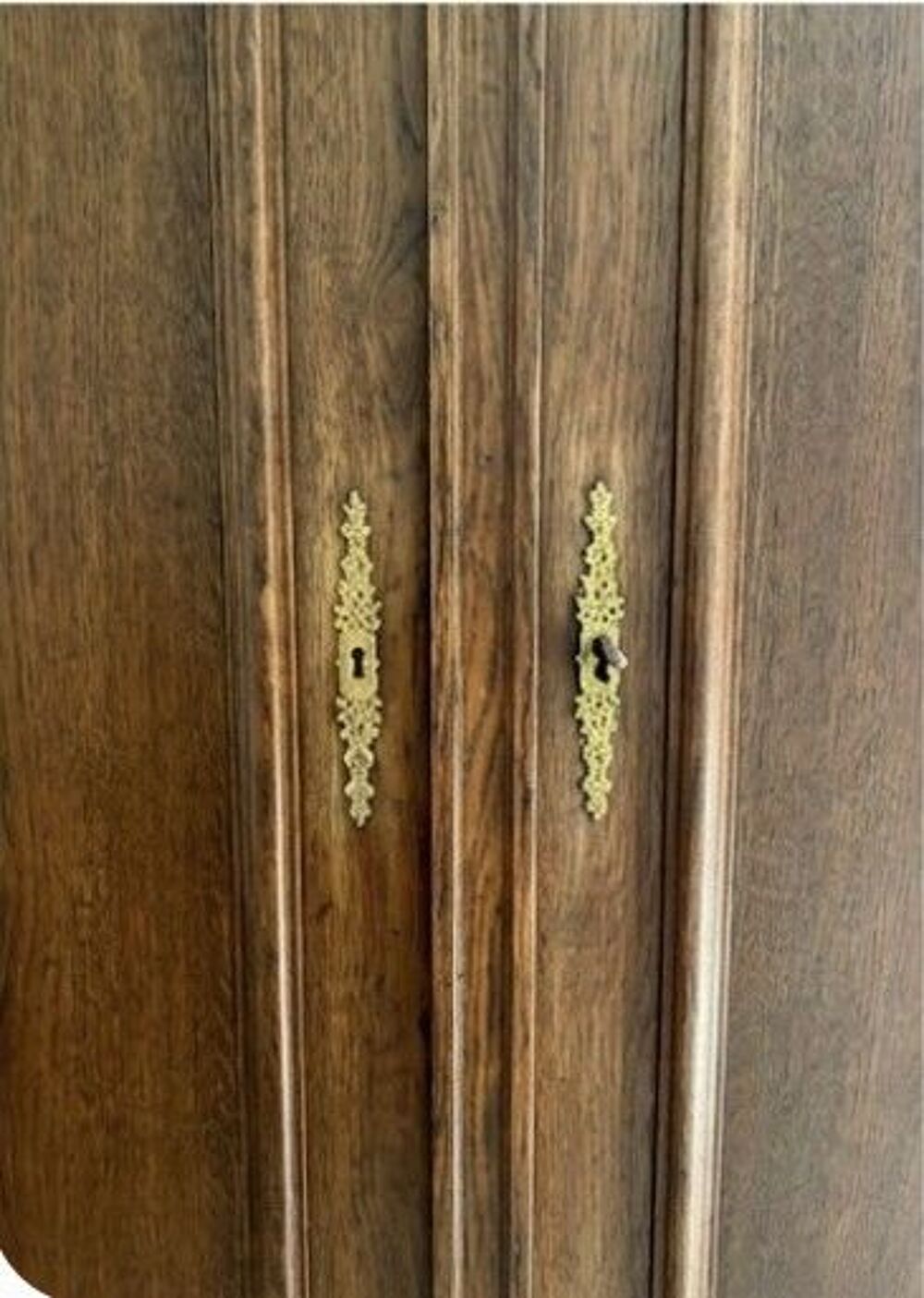 Armoire de style Louis Philippe / Henri II en ch&ecirc;ne Meubles