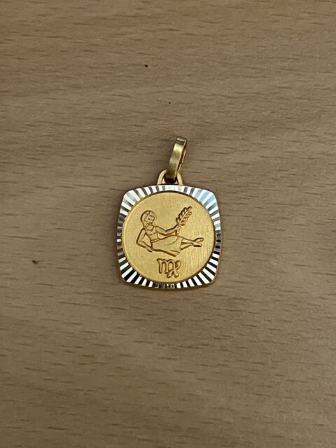 Médaille pendentif Vierge plaqué or carré 1.7 cm
Signe zodia 17 Saint-Prix (95)