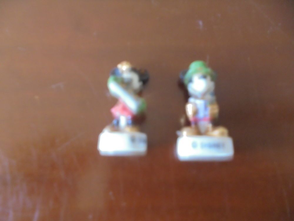 Lot de 5 f&egrave;ves (28a) 