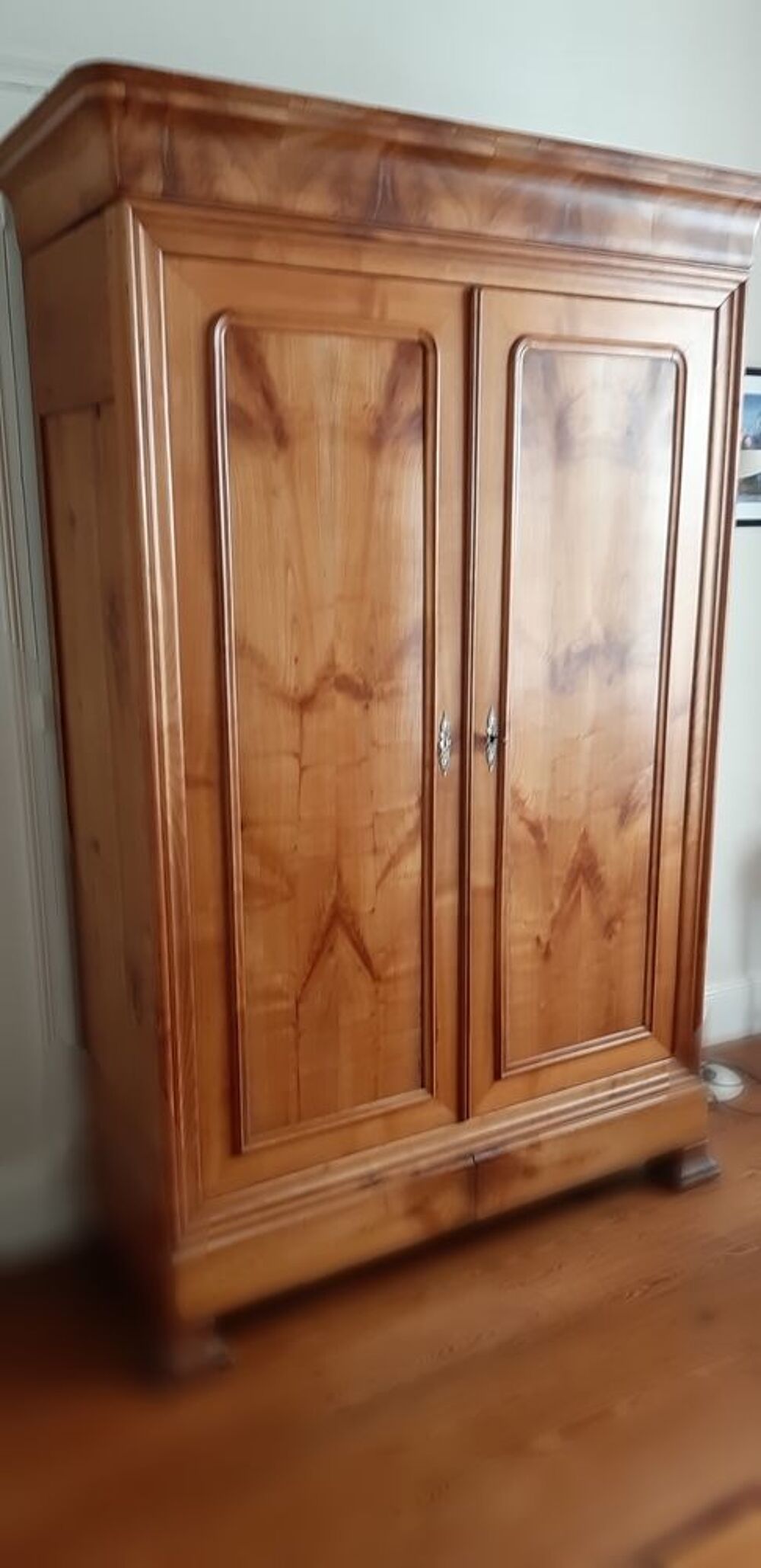 Armoire genre Louis Philippe Meubles