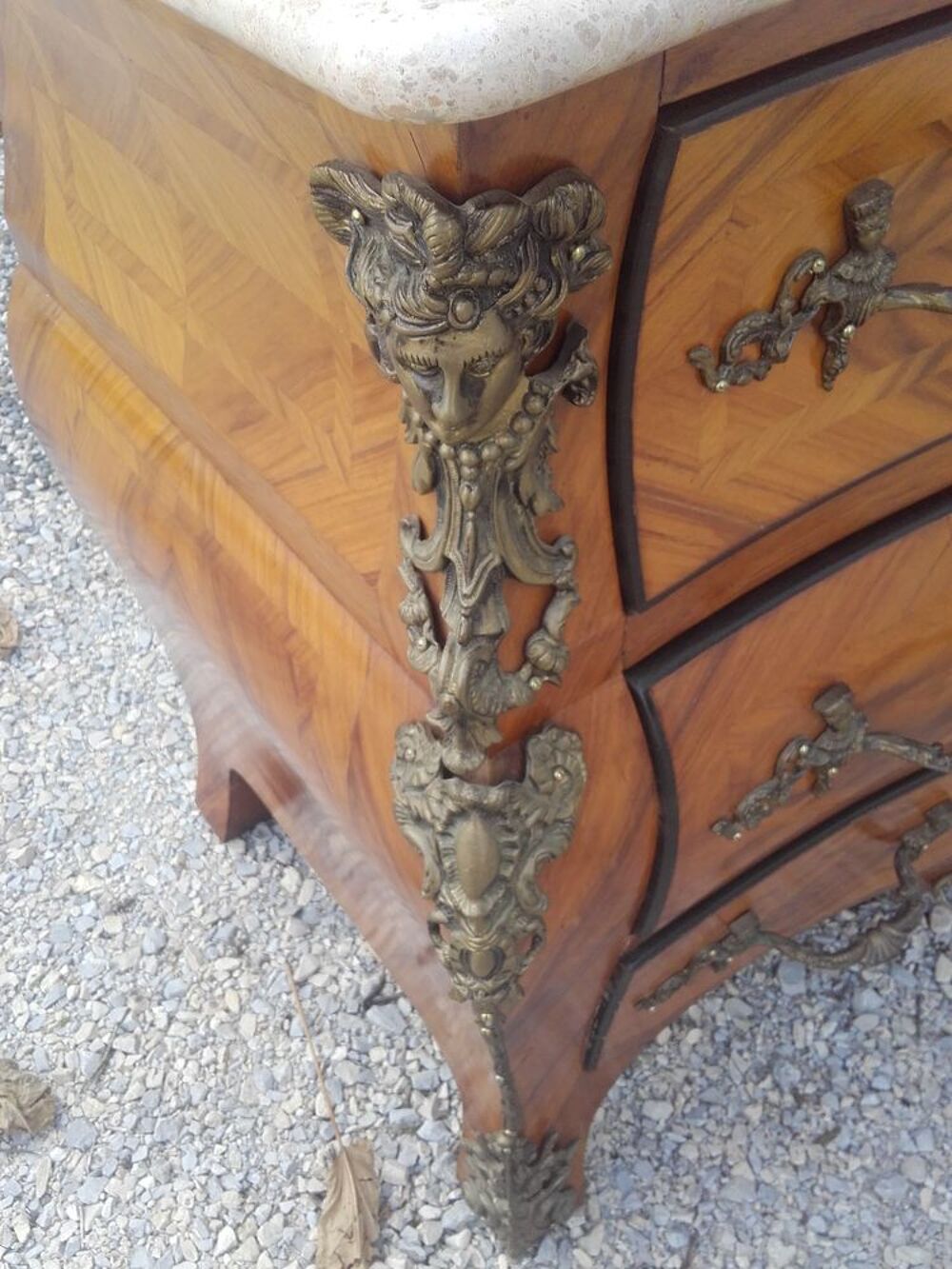 superbe commode Bordelaise en marqueterie. Meubles
