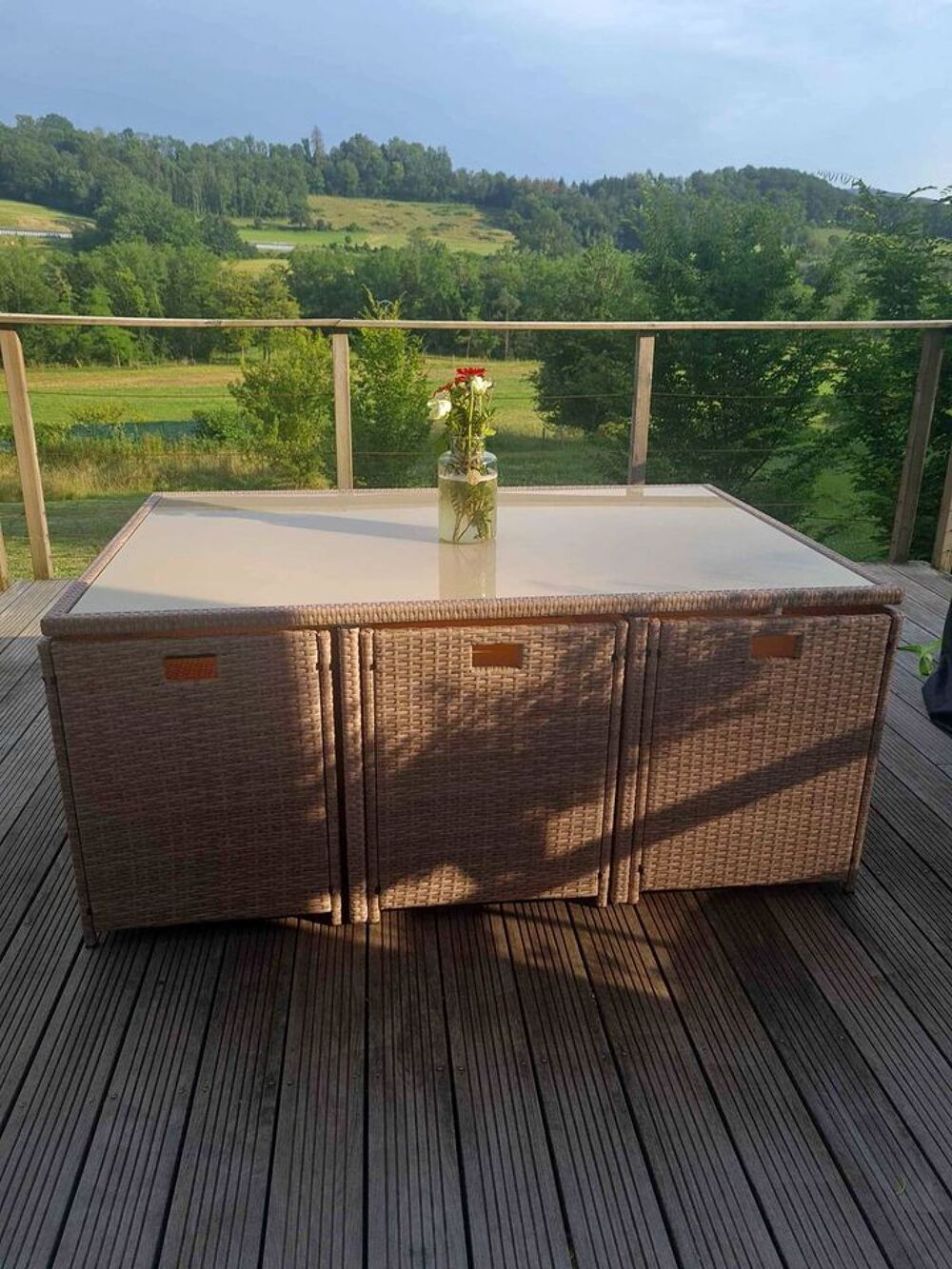 Table de repas beige en osier 6-8 personnes.
&Agrave; venir r&eacute;cup&eacute;r Meubles