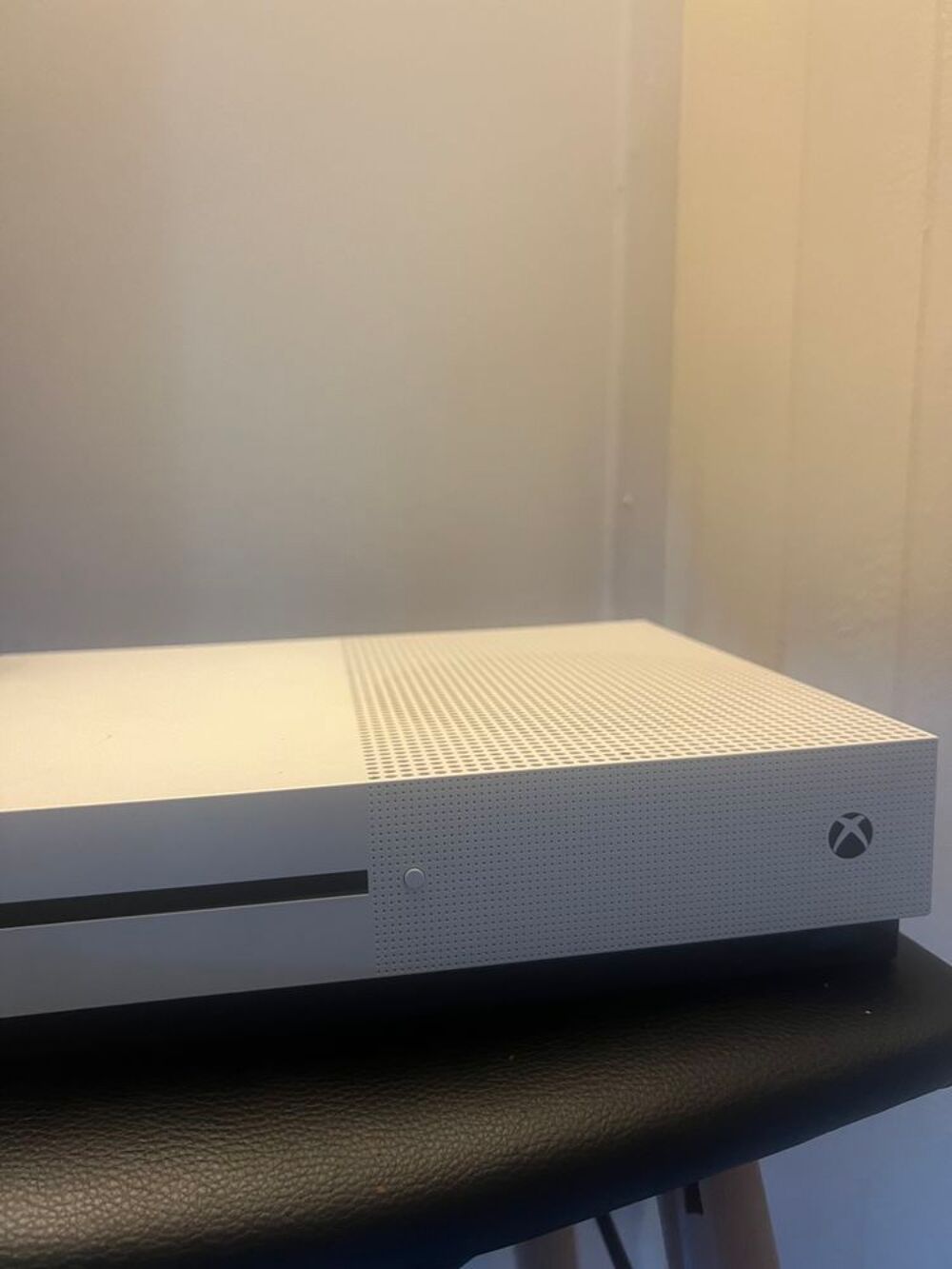XBOX ONE S 1 TO + 2 JEUX ET 1 MANETTE Consoles et jeux vidéos