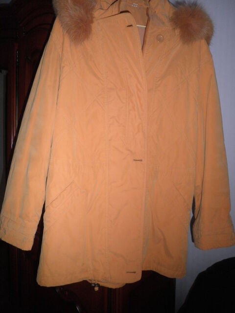 manteau couleur moutarde avec capuche 5 Fléré-la-Rivière (36)