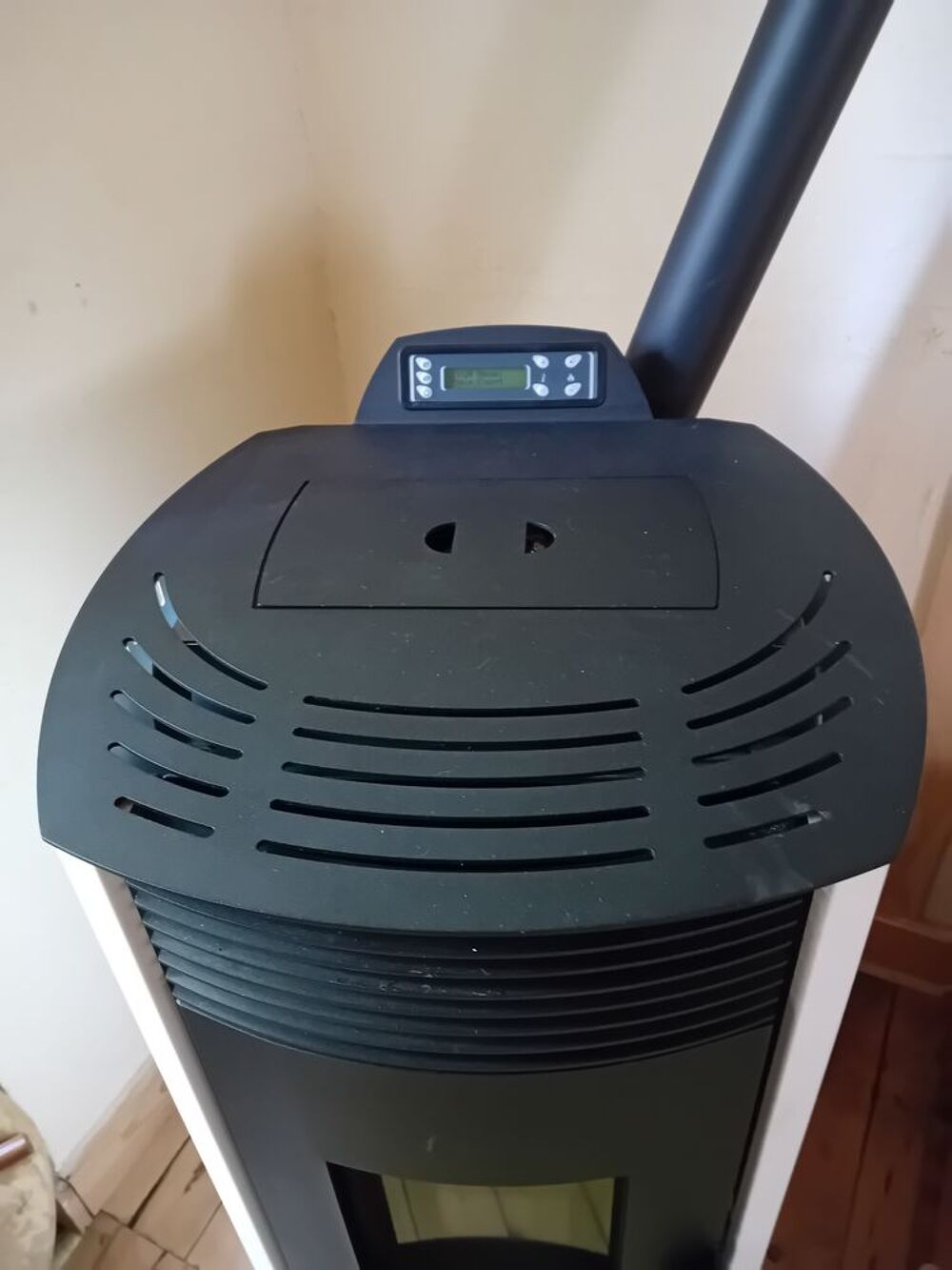 Po&ecirc;le &agrave; granul&eacute;s Qlima. Electroménager