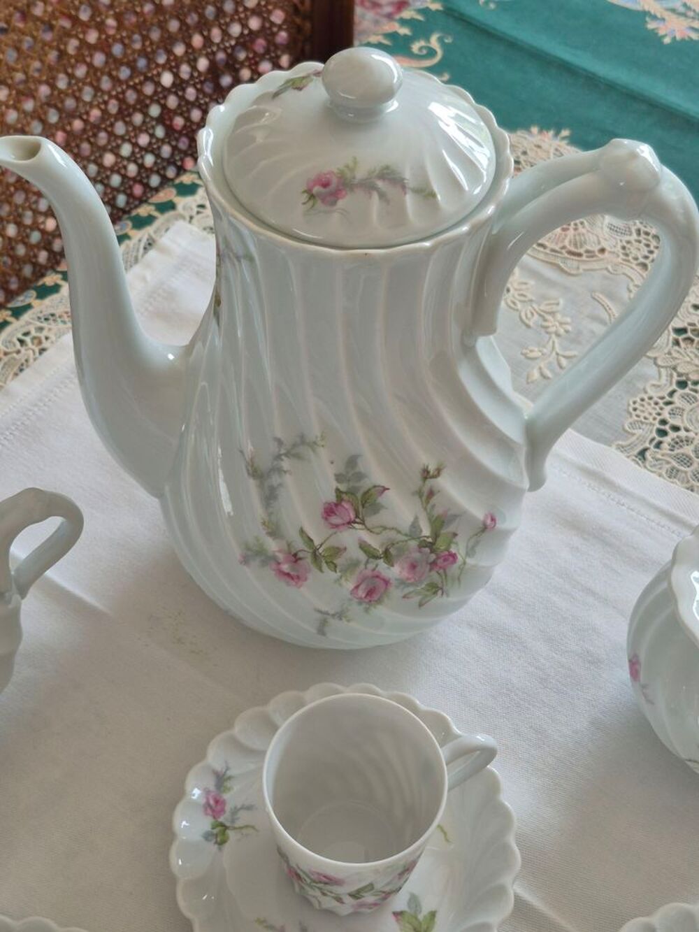 service caf&eacute; &amp; dessert porcelaine Haviland motif Eglantine Décoration