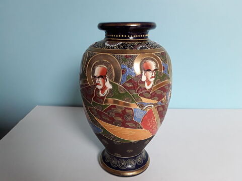 Très beau vase Japonaise de Satsuma avec décors d'hommes et 100 Gometz-la-Ville (91)