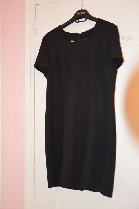 Petite robe noir classique 30 Pouzolles (34)
