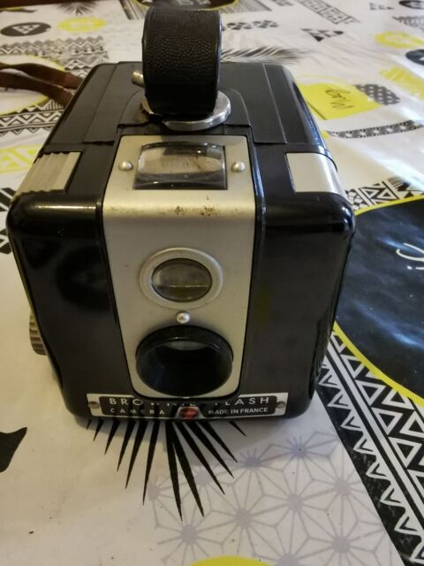 Appareil photo ancien 30 La Farl�de (83)