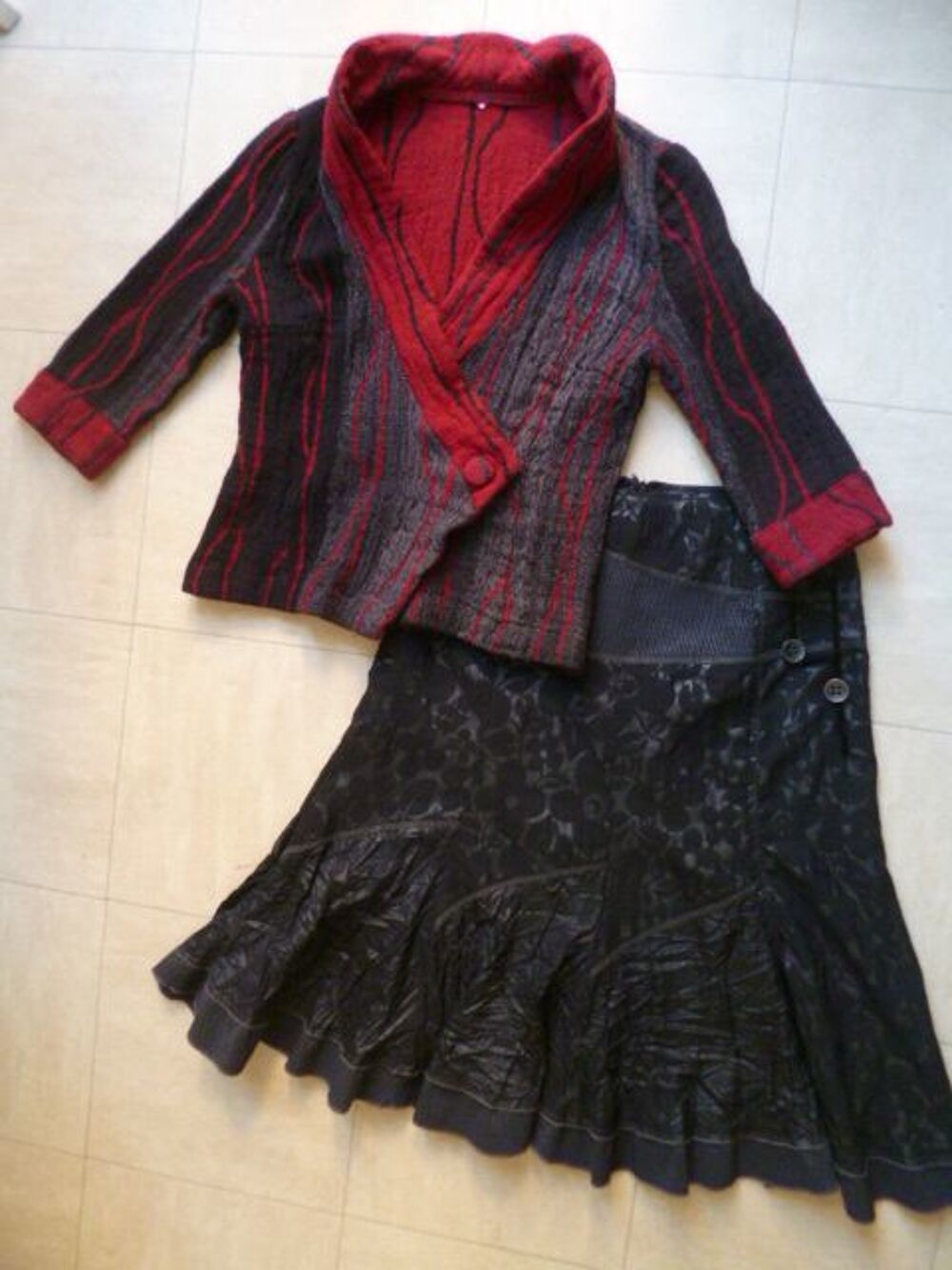 2 ROBES / TUNIQUES - VESTE - JUPE MI-longue - t.1 et 40 Vêtements