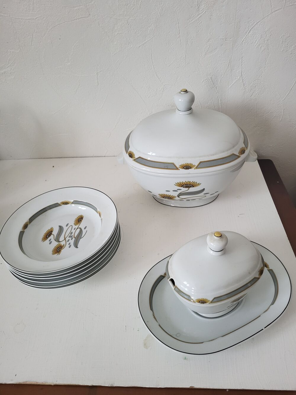 Ensemble porcelaine Coquet. 