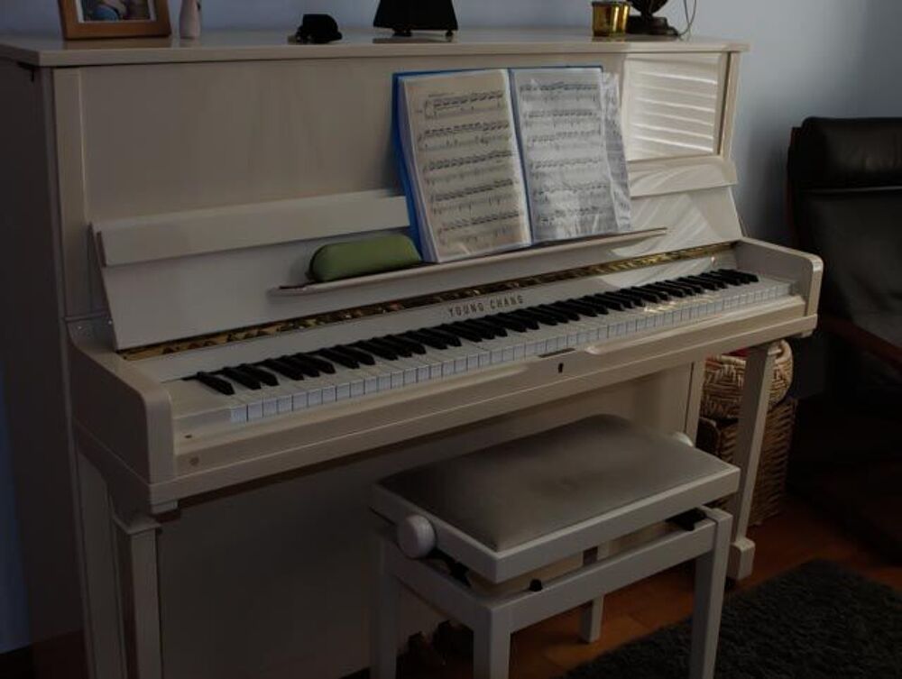 Piano Youg Chang blanc Meubles