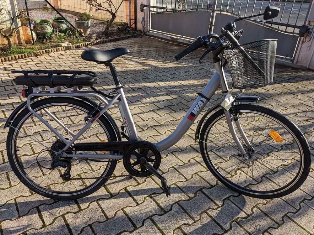 V&eacute;lo avec assistante &eacute;lectrique E Walk 13AH Vélos