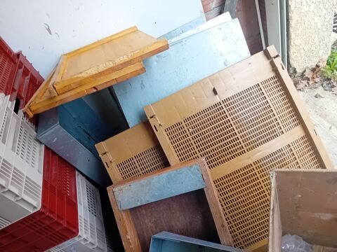Mat&eacute;riel pour abeilles 30 32600 Pujaudran