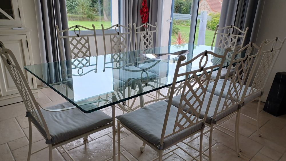 Table et 8 chaises s&eacute;jour fer forg&eacute; Meubles