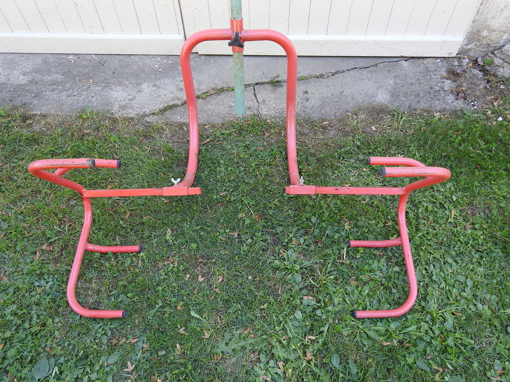 L&egrave;ve tracteur tondeuse. Jardin