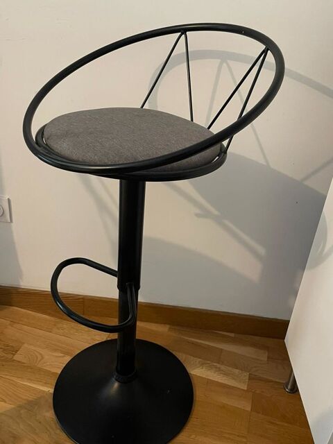 de 2 tabourets hauts pour bar de cuisine. Cr�teil (94)