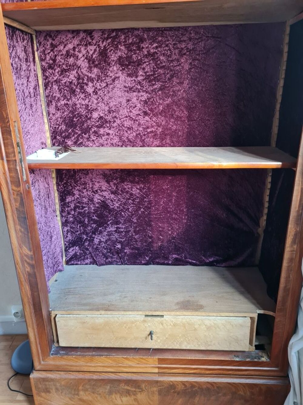 d'un armoire en noyer de 1930 Meubles