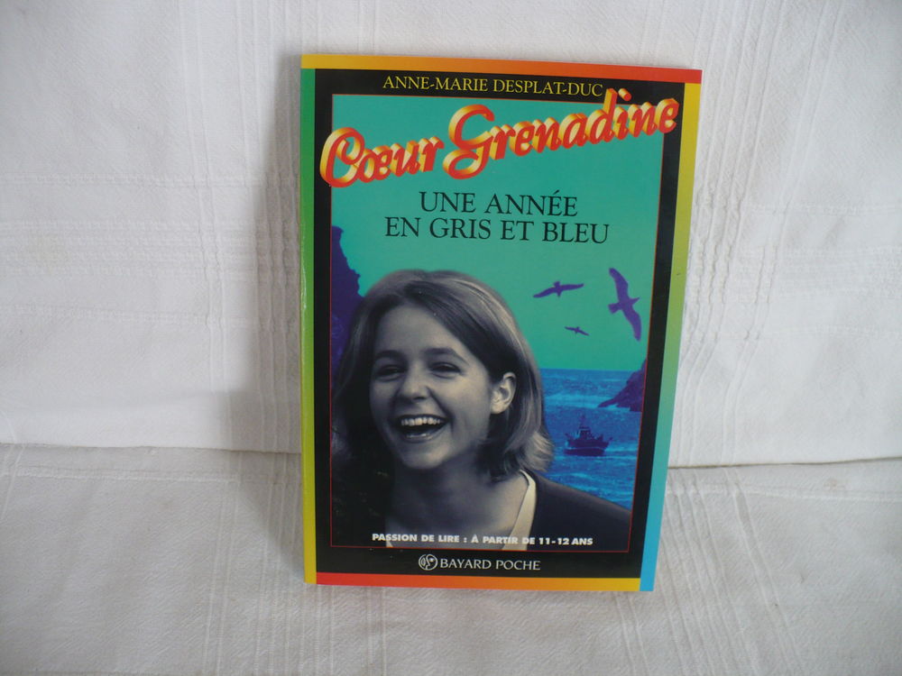 *L128 	
Coeur Grenadine une ann&eacute;e en gris et bleu		 Livres et BD