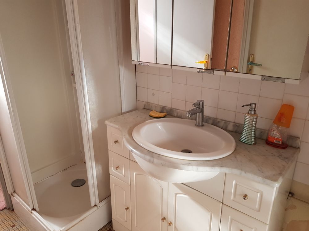 Location Chambre 250€ TCC à 8 kms de TOURS chambre meublée de 18m2 Saint-genouph