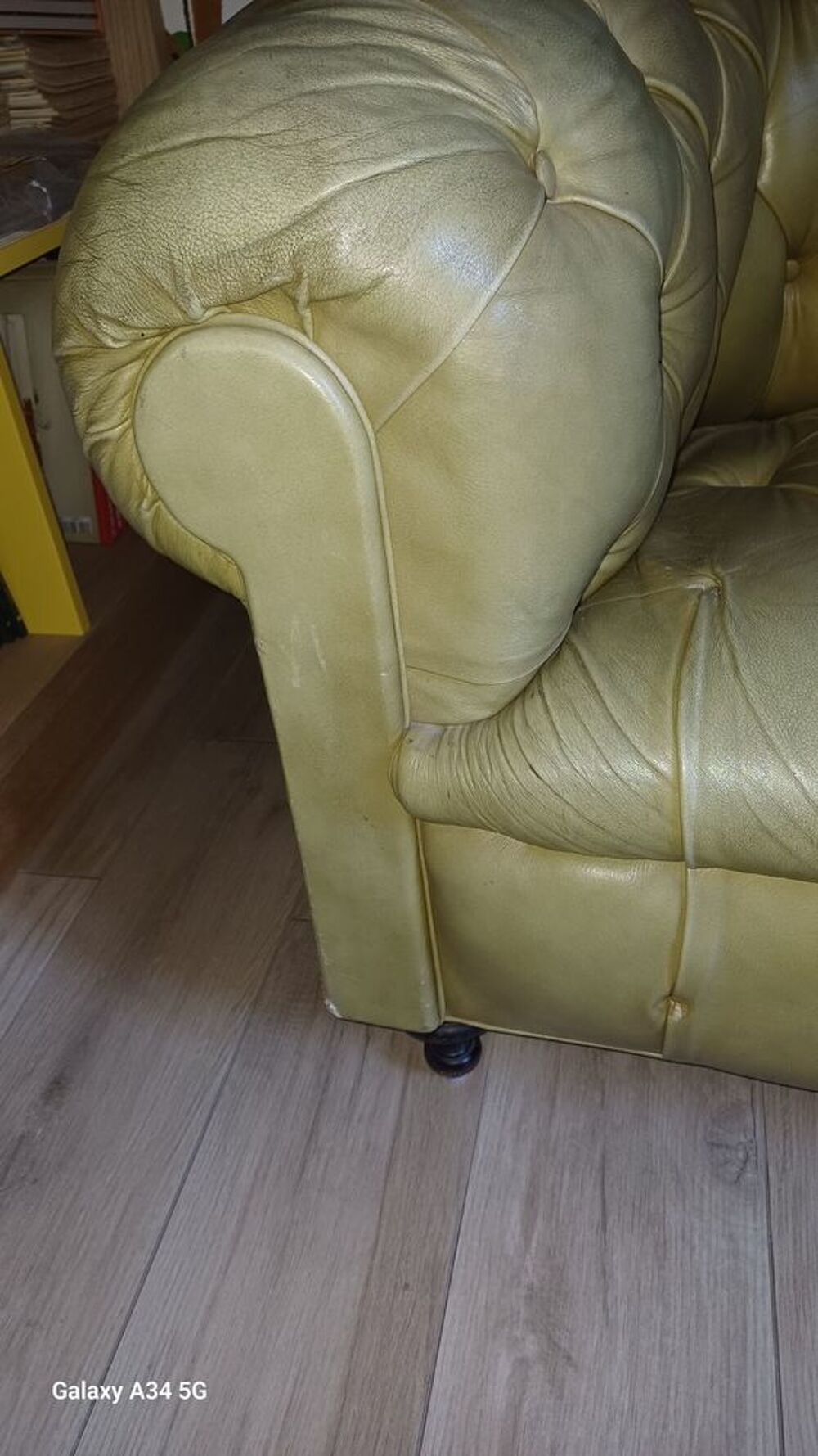 Canap&eacute; chesterfield cuir 3 places et son repose pied Meubles