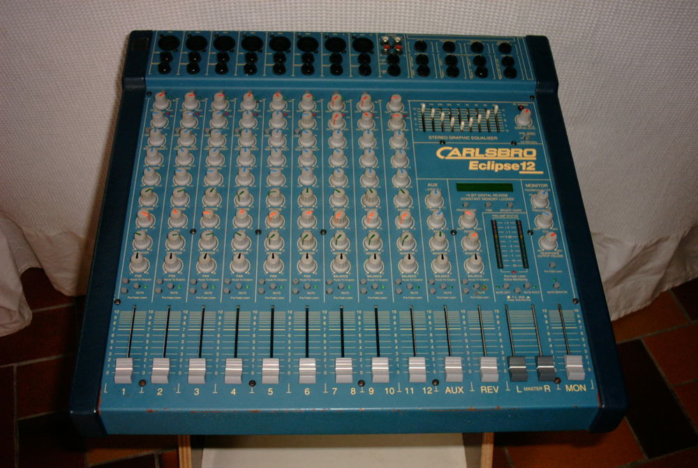 Enceintes 150 Watts + table de mixage Audio et hifi