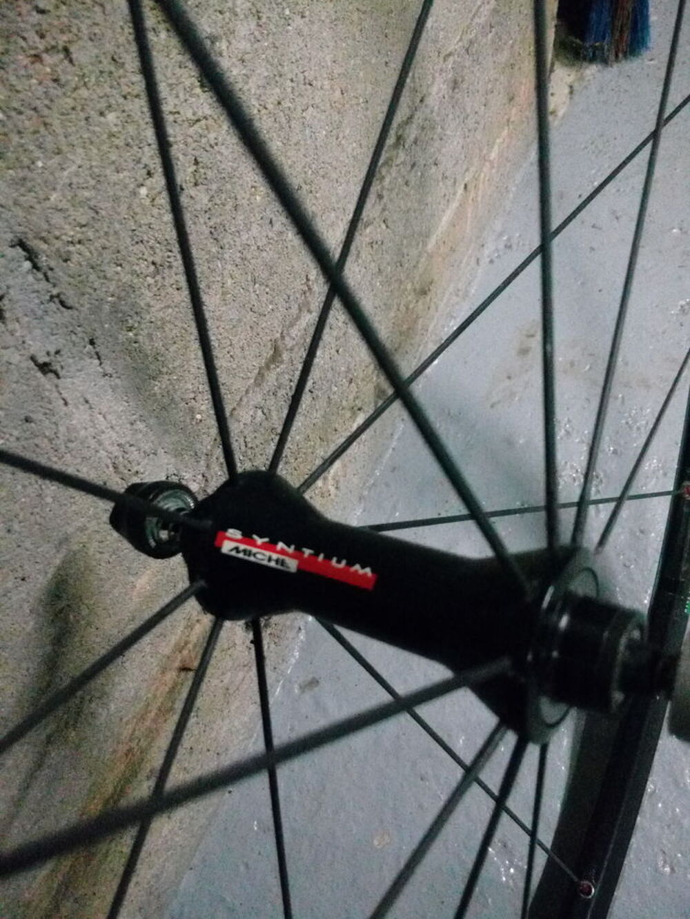 roue avant v&eacute;lo route Syntium Vélos