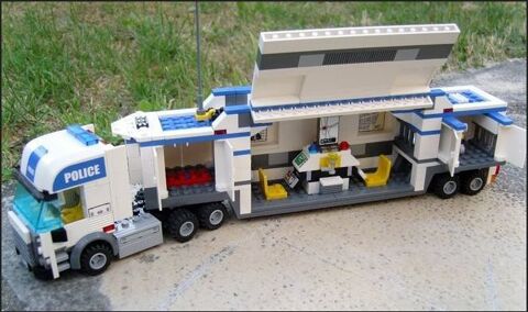 Camion de police L�go 20 Chatou (78)