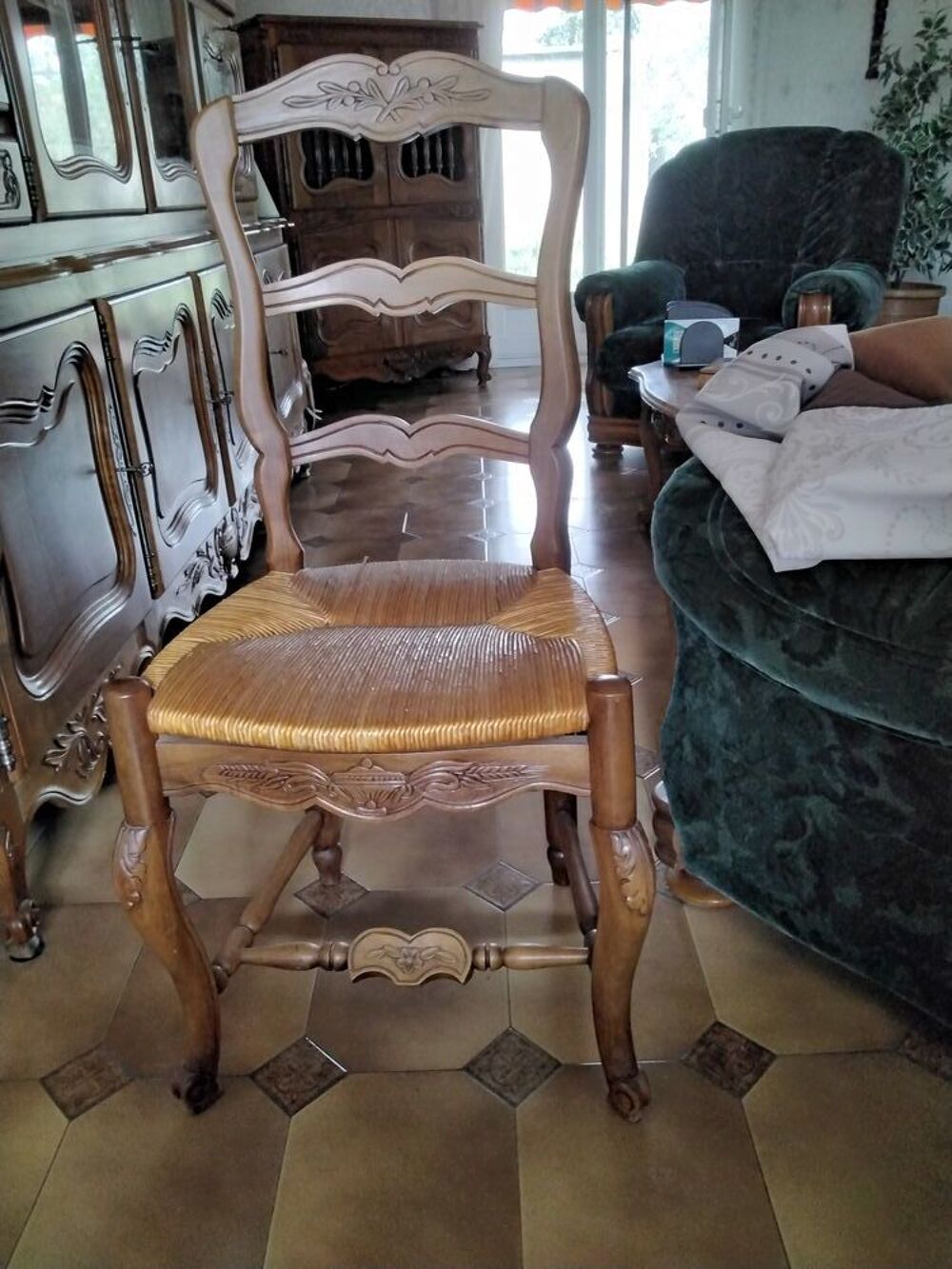 Table &agrave; manger et ses 6 chaises en bois noble Meubles