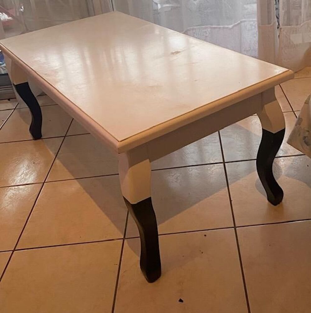 TABLE DE SALON BLANC ET PIEDS BRUNS Meubles