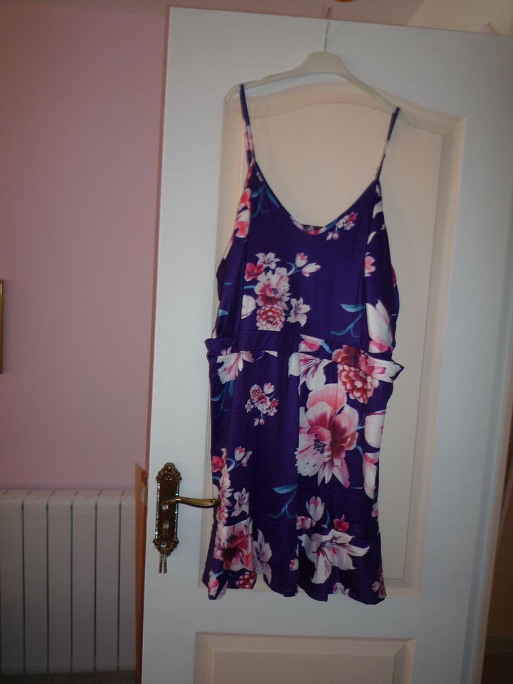robe neuve fleurie jamais port&eacute;e Vêtements
