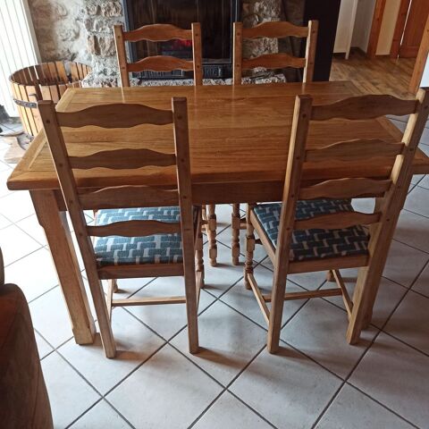 Table et 4 chaises 290 Le Cheylard (07)