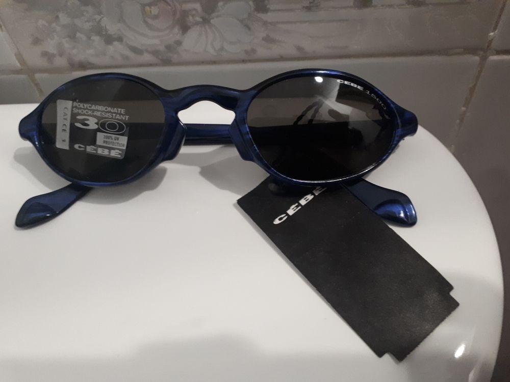 Lunettes de soleil C&eacute;b&eacute; 1500 junior NEUVES Sports
