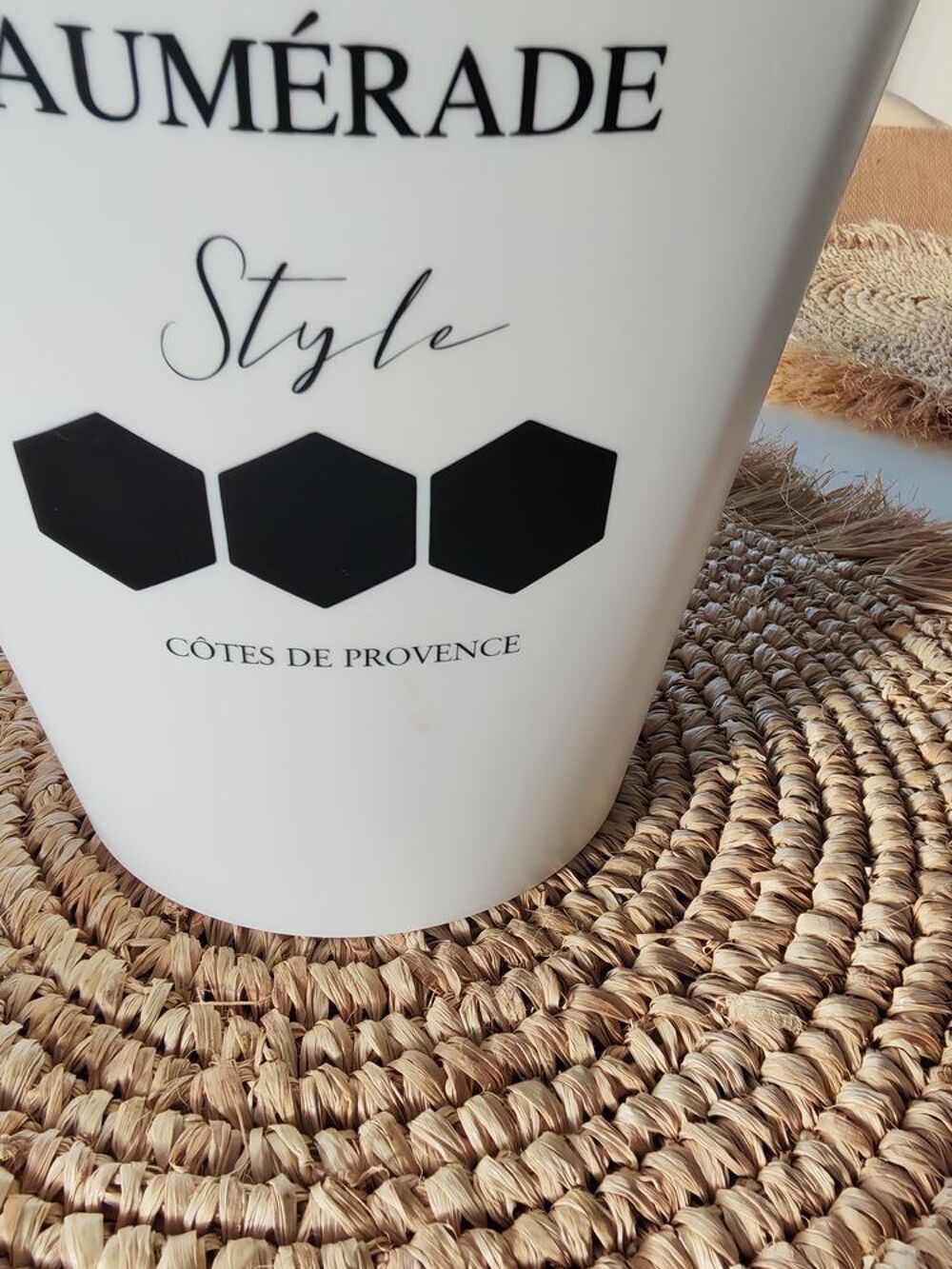 Seau a gla&ccedil;ons pour tenir au frais vos boissons cet &eacute;t&eacute;. Décoration