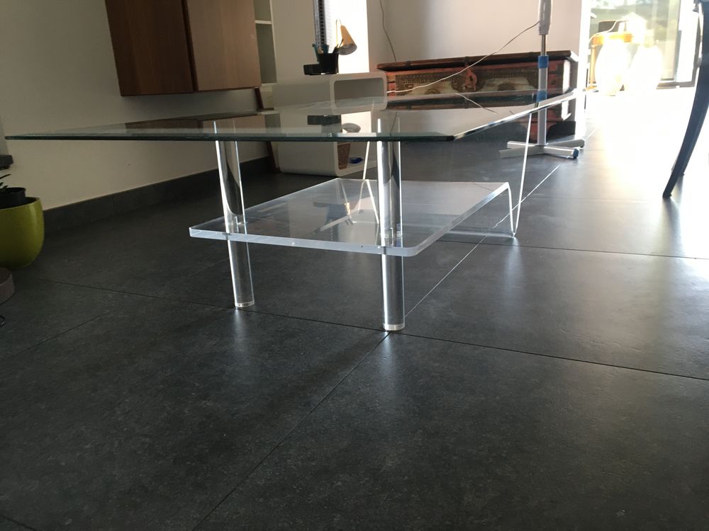 Table de salon en verre et r&eacute;sine Meubles