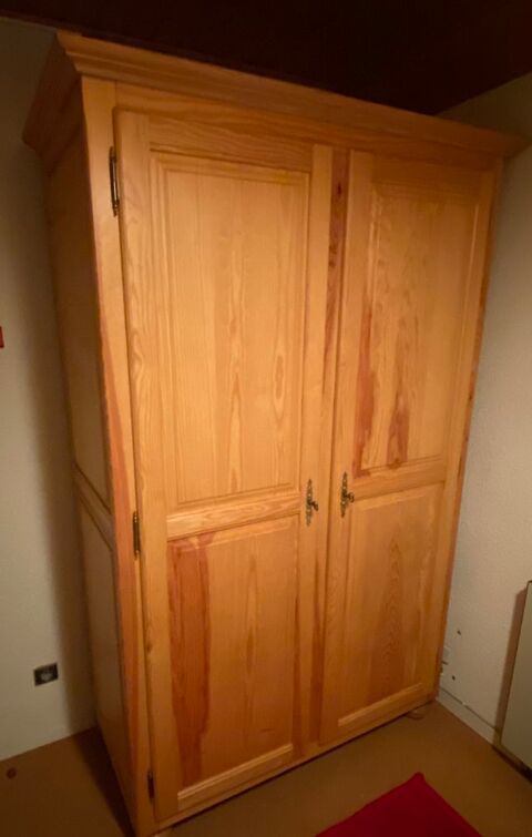 Armoire pin massif 140 Saint-Lary-Soulan (65)