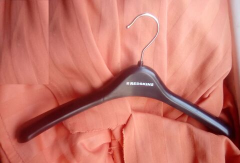 8 cintres en plastique 5 Beauchamp (95)