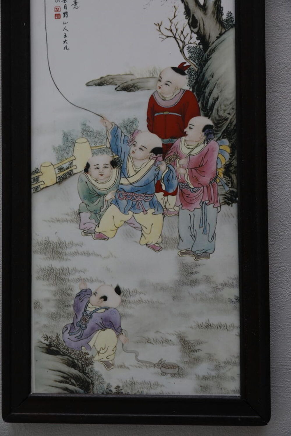 PLAQUE CHINOIS AVEC CADRE AU 5 BAMBINS 