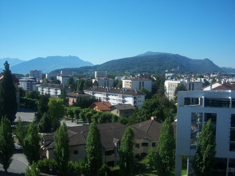 Location Parking/Garage Garage 14 m2 avenue Gambetta. 145 euros/mois CC Annecy