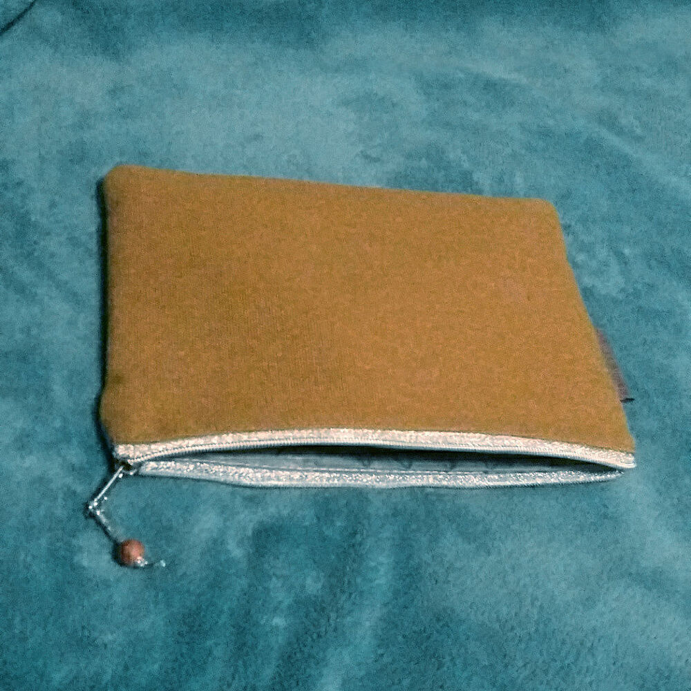 Pochette brod&eacute;e et doubl&eacute;e, Neuf Maroquinerie