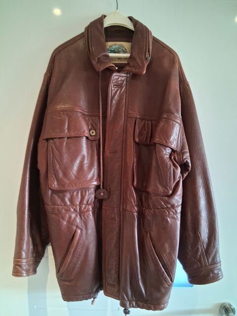 VESTE / PARKA : CUIR 
99 La Roche-sur-Yon (85)