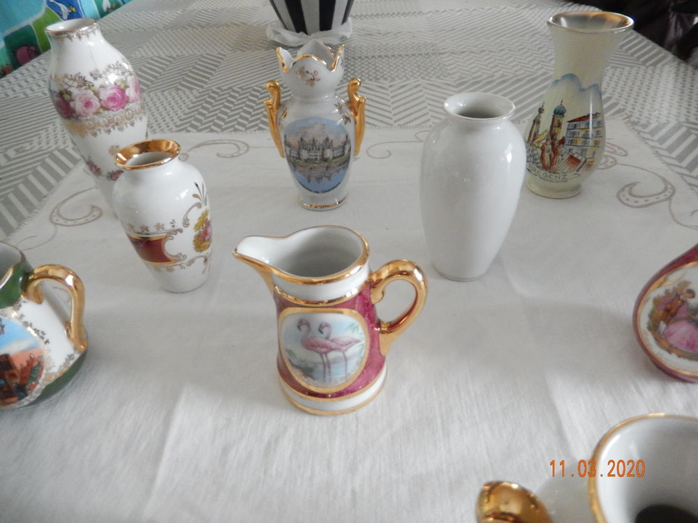 LOT 11 VASES MINIATURES PORCELAINES Jeux / jouets